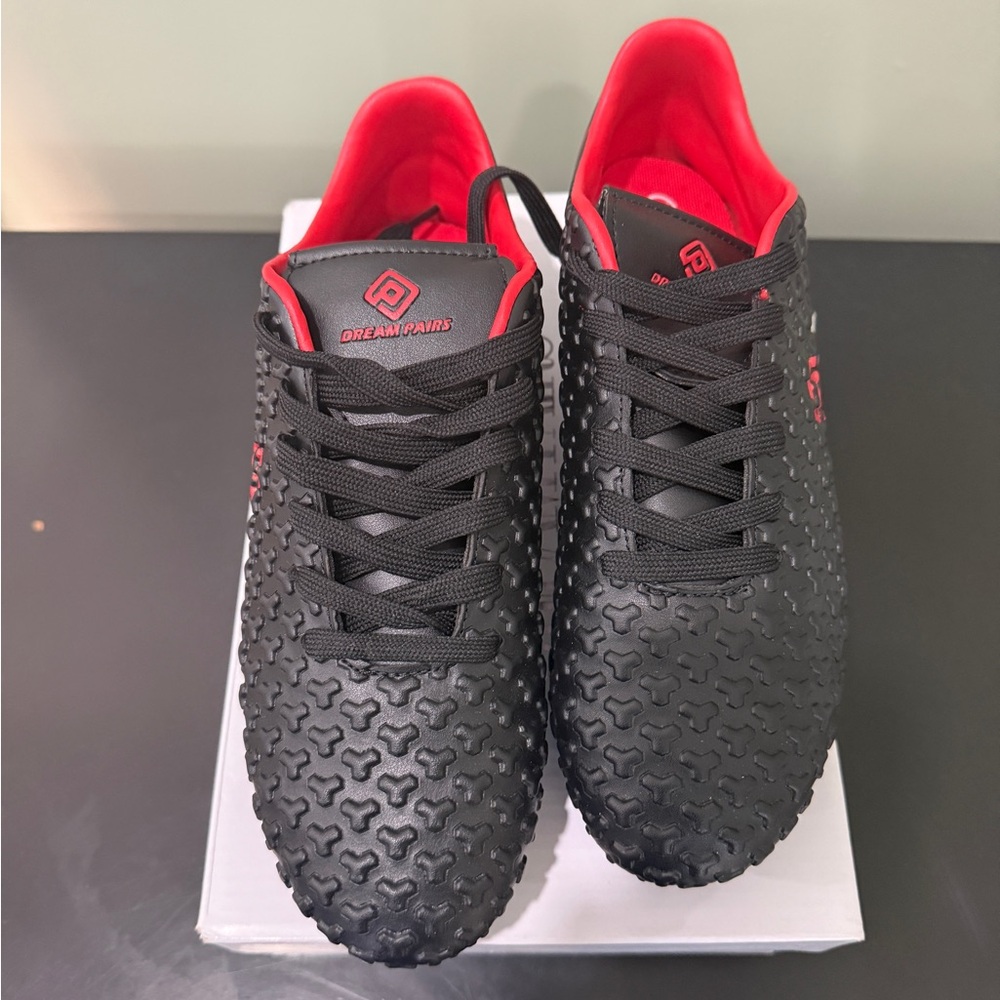 NWT Dream Pairs Black and Red Soccer Cleats